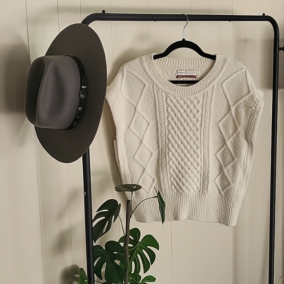 Anthropologie Sweaters - Anthropologie Pilcro Short Sleeve Sweater